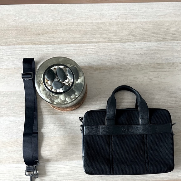 Unisex Soft matte Matte Full-Grain Leather
Computer Bag - LIKE NEW - Picture 2 of 2